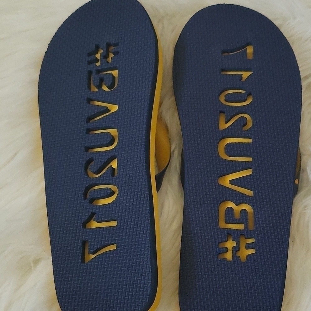 *PRICE DROP*
Neet Feet Buena Vista yellow and blue flip flops NWOT - Picture 2 of 8